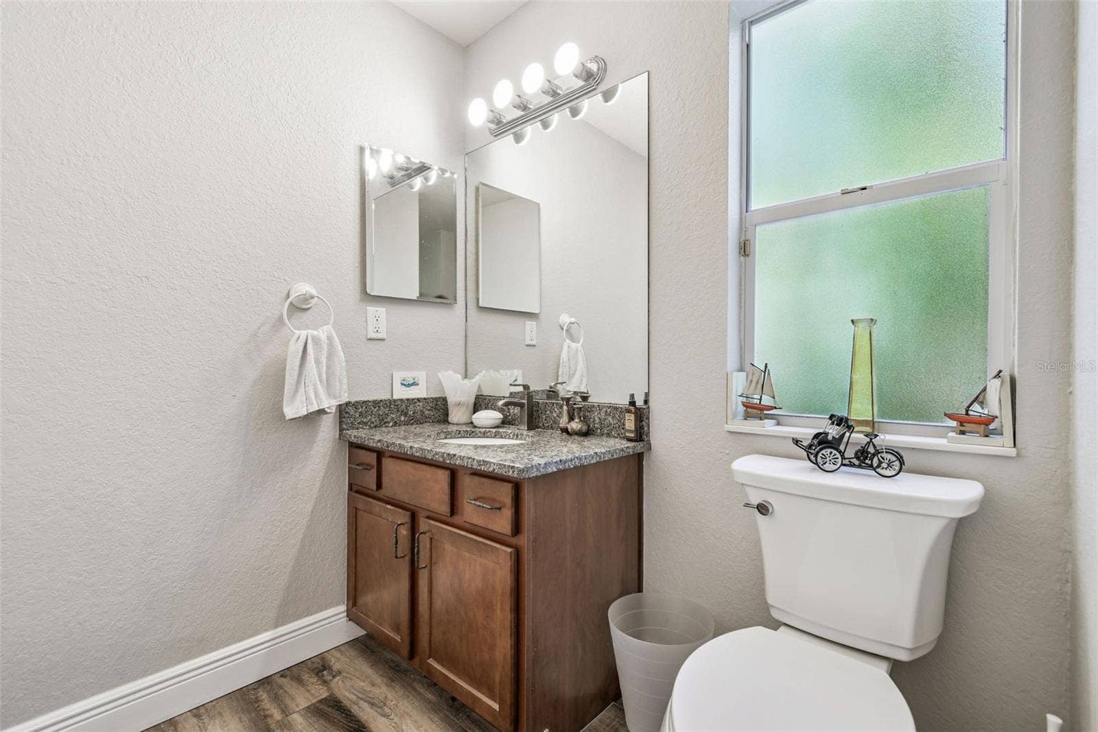 1627 HAMMOCKS AVENUE, Lutz, FL 33549 1627 HAMMOCKS AVENUE, Lutz, FL 33549