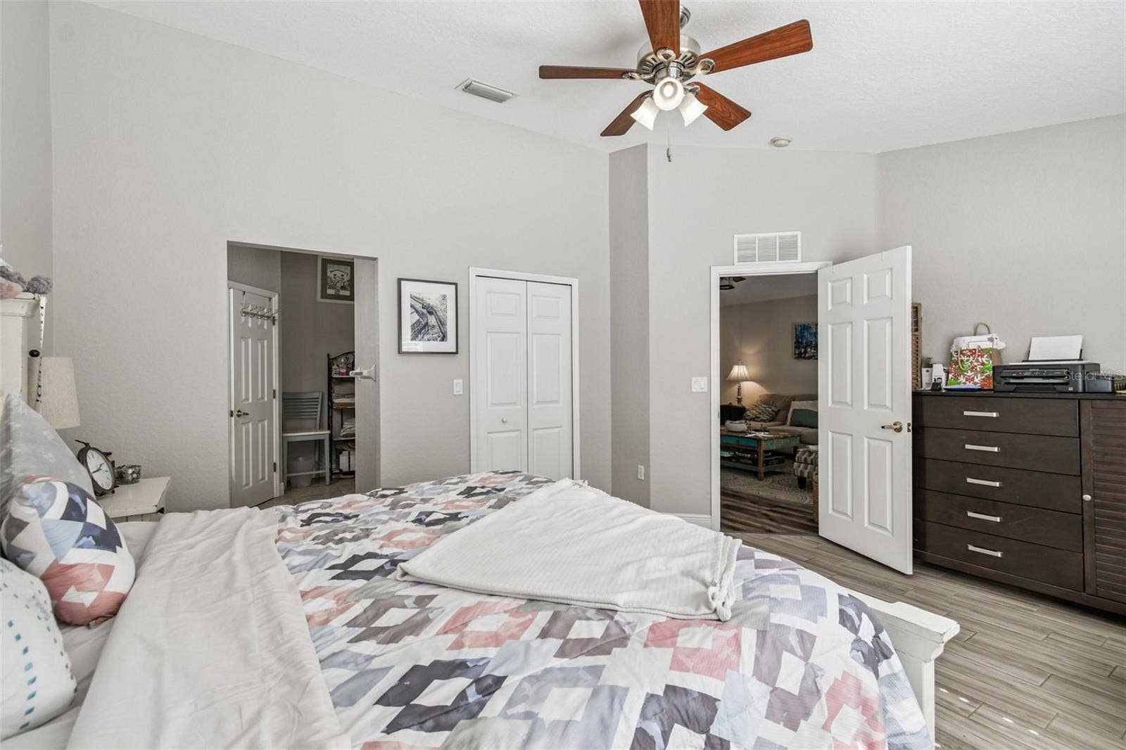 1627 HAMMOCKS AVENUE, Lutz, FL 33549 1627 HAMMOCKS AVENUE, Lutz, FL 33549