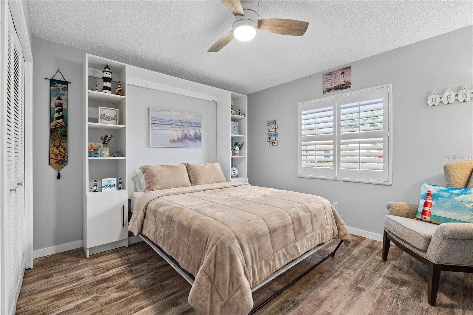 Second bedroom with murphy bed (conveys)