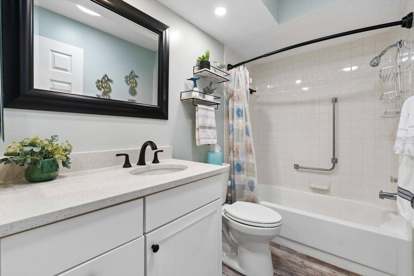 Second bathroom with tub/shower