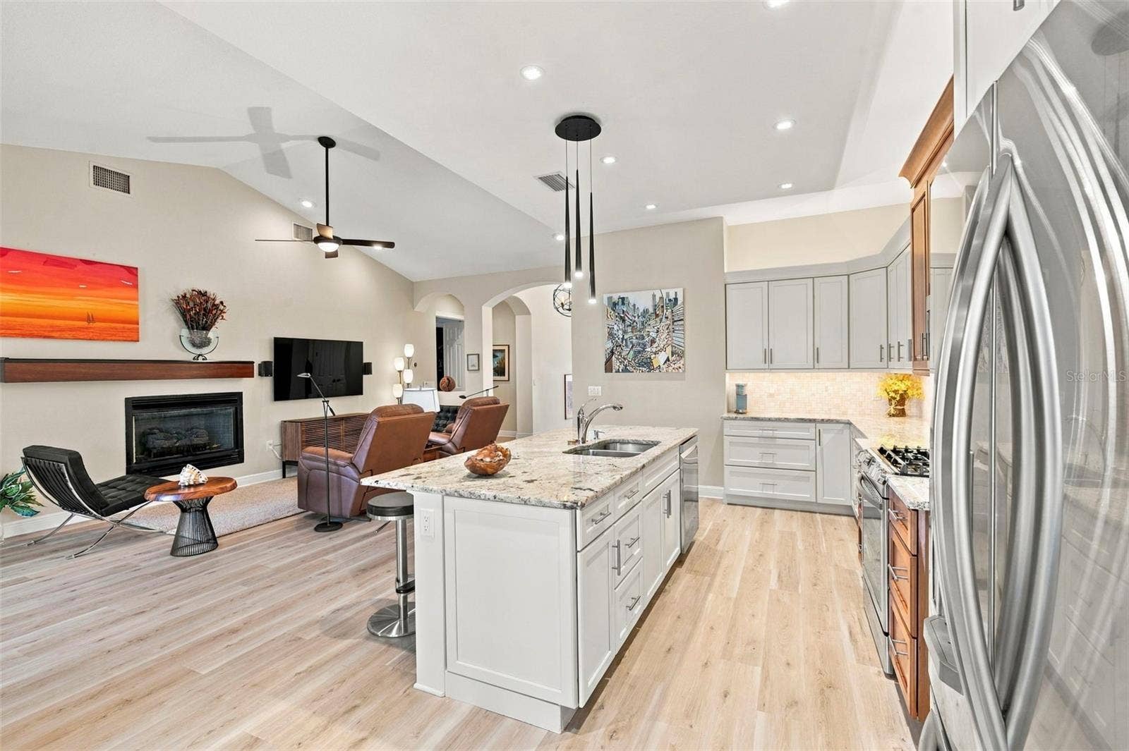 10 LINCOLN AVENUE S, St Petersburg, FL 33711