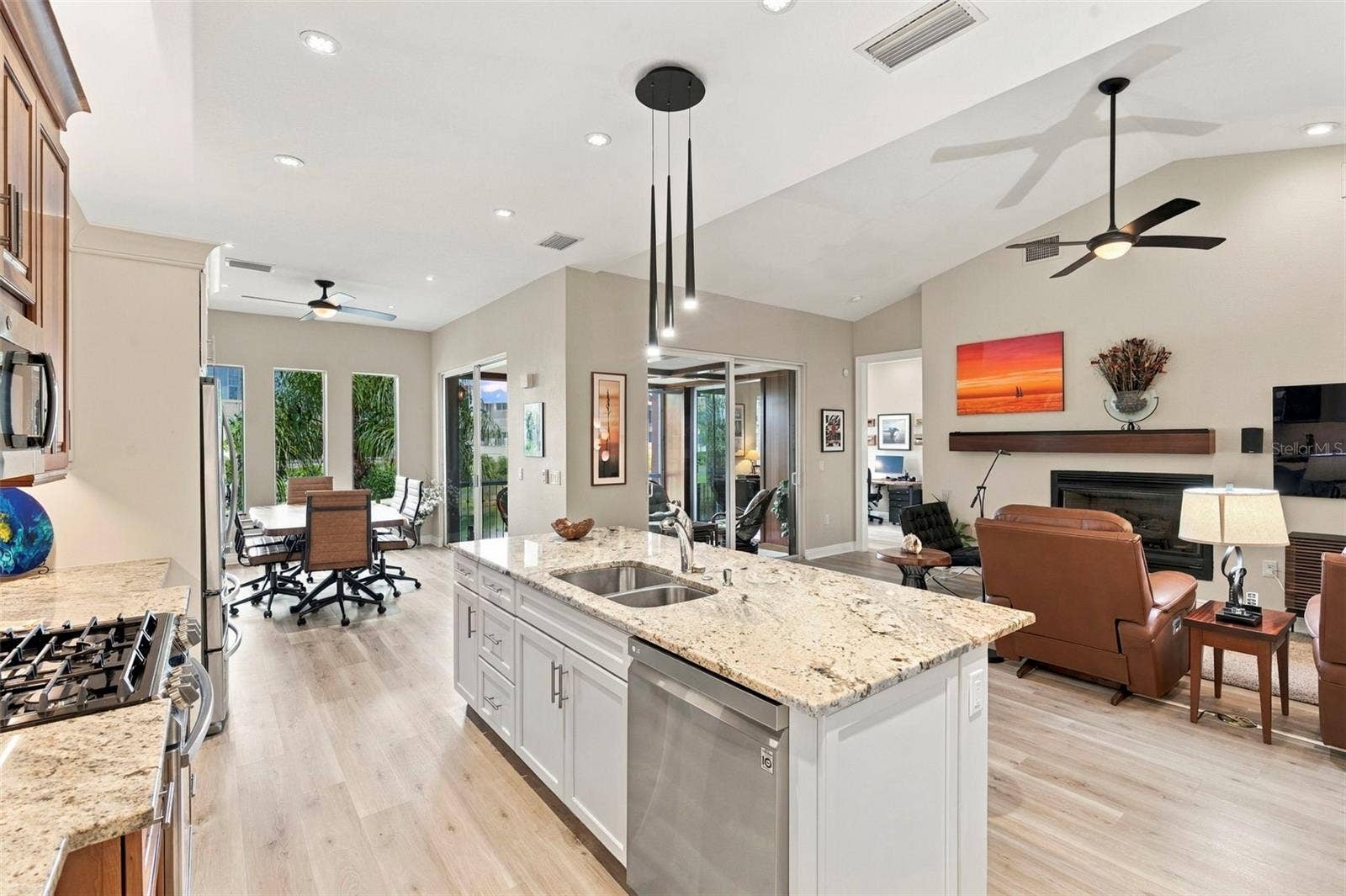 10 LINCOLN AVENUE S, St Petersburg, FL 33711