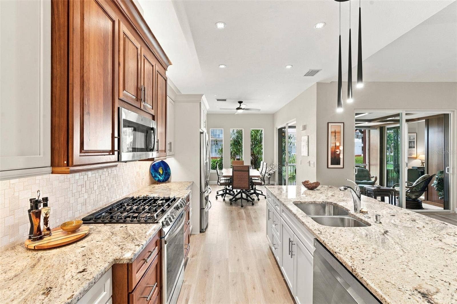 10 LINCOLN AVENUE S, St Petersburg, FL 33711