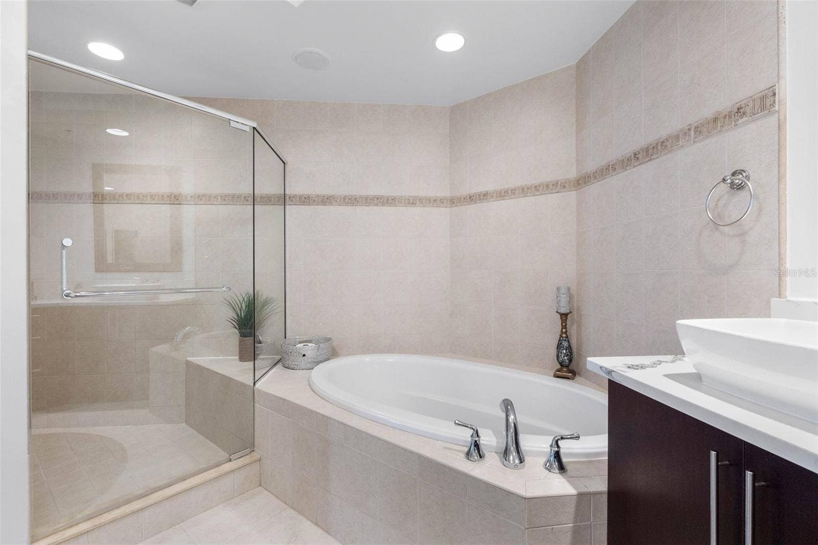 5823 BOWEN DANIEL DRIVE, #902, Tampa, FL 33616 5823 BOWEN DANIEL DRIVE, #902, Tampa, FL 33616