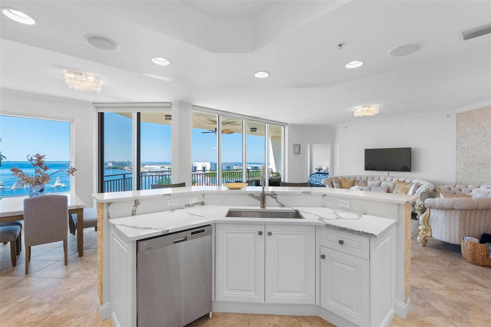 5823 BOWEN DANIEL DRIVE, #902, Tampa, FL 33616 5823 BOWEN DANIEL DRIVE, #902, Tampa, FL 33616