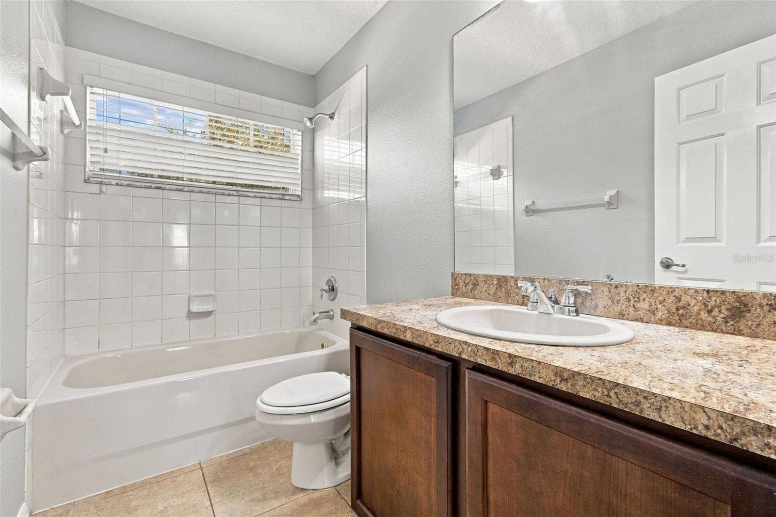525 POWDER VIEW DRIVE, Ruskin, FL 33570 Upstairs 2nd Batheoom