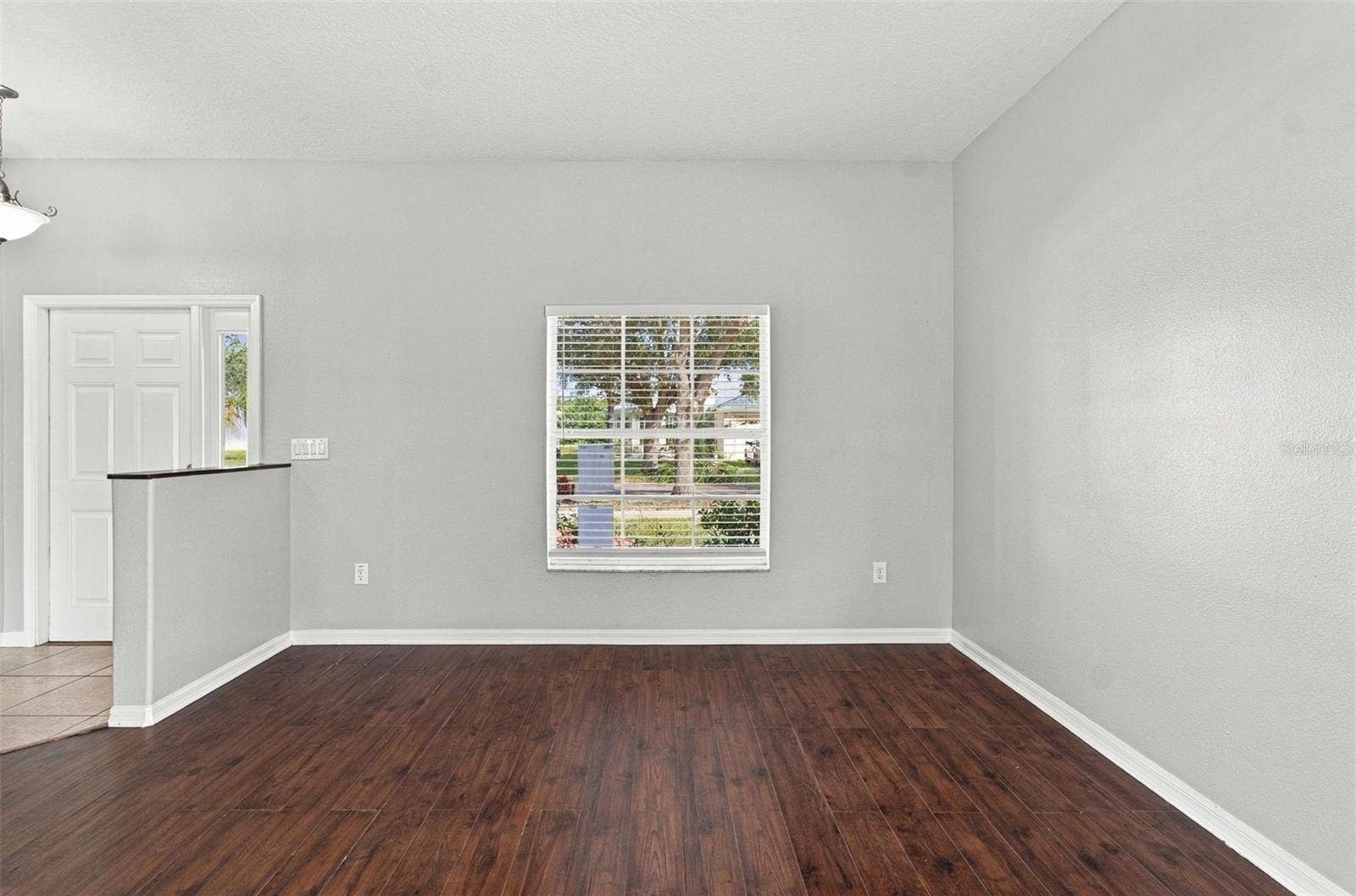 525 POWDER VIEW DRIVE, Ruskin, FL 33570 Entry to Living Room