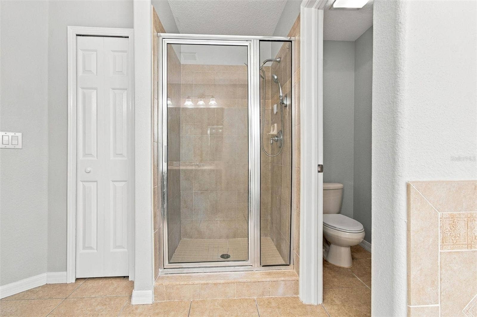 525 POWDER VIEW DRIVE, Ruskin, FL 33570 Walk-in Shower