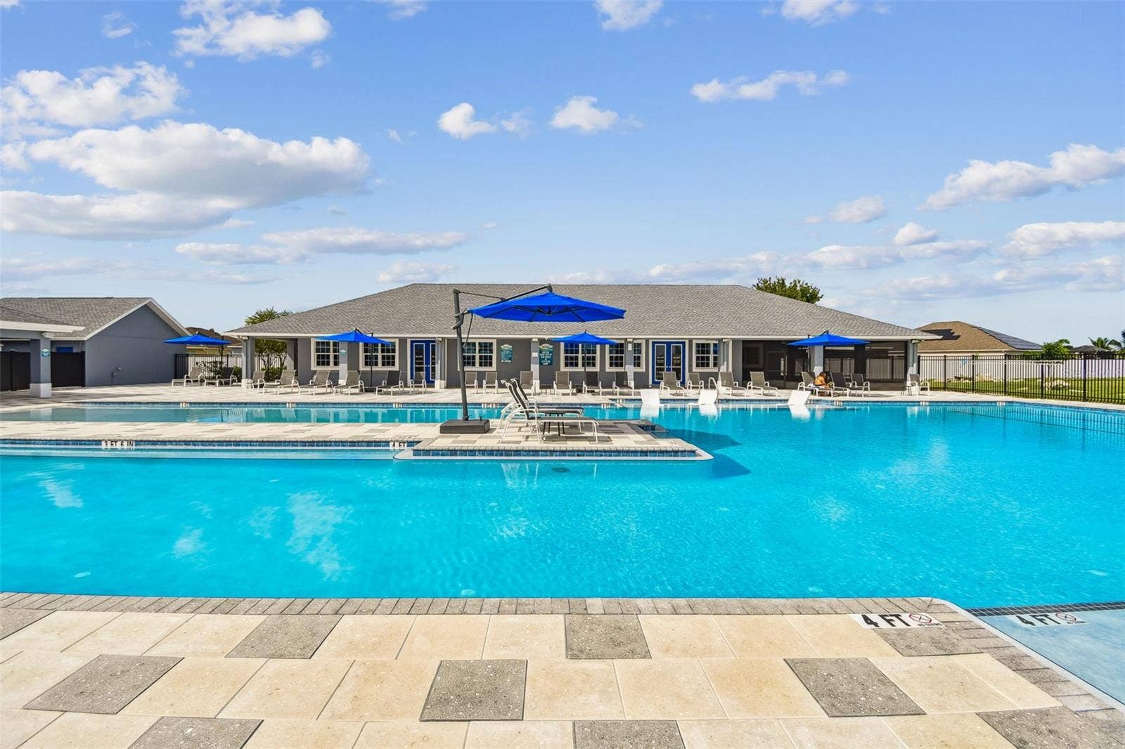 525 POWDER VIEW DRIVE, Ruskin, FL 33570 Great Swimming and Relaxing