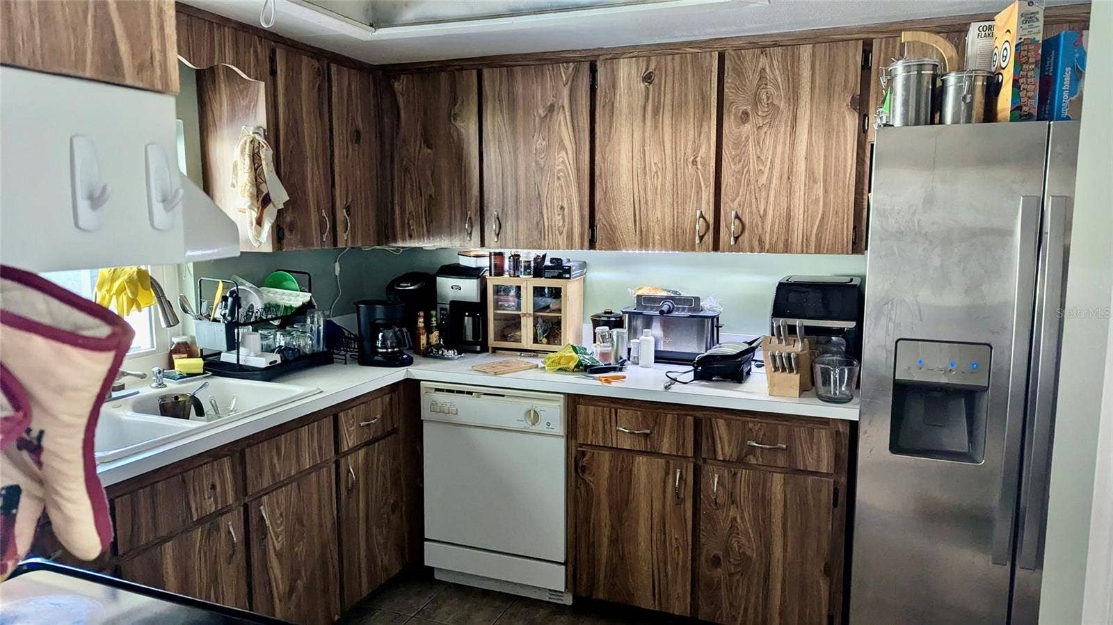 9439 SPRING HILL DRIVE, Spring Hill, FL 34608 9439 SPRING HILL DRIVE, Spring Hill, FL 34608