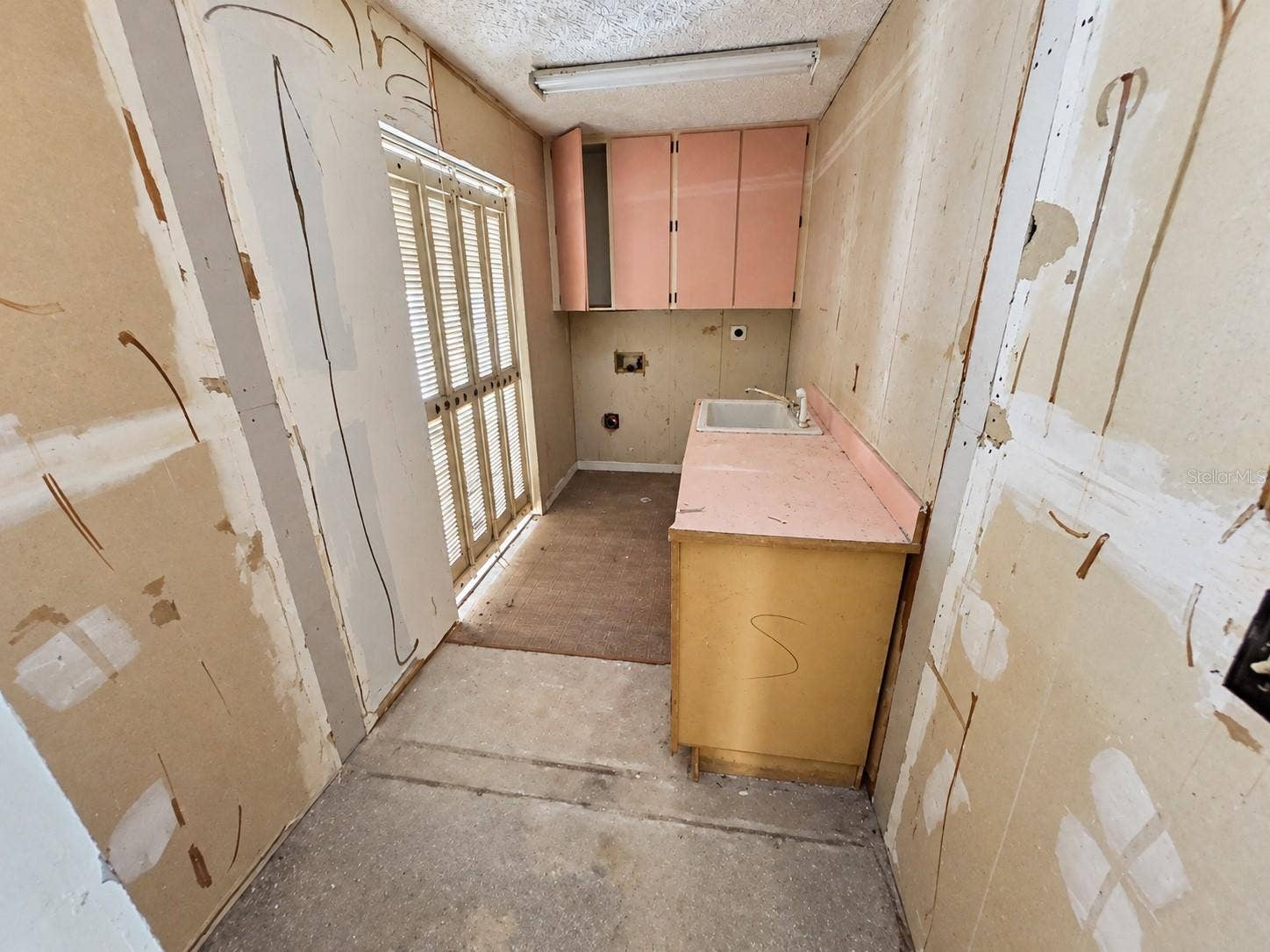 5385 SUWANNEE ROAD, Spring Hill, FL 34607 Laundry Room