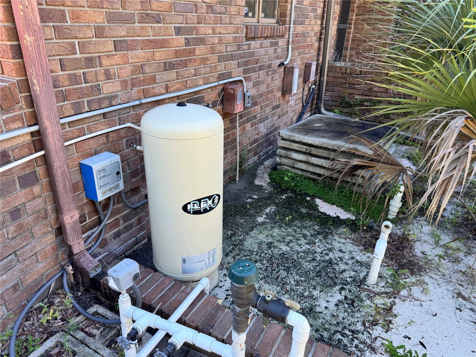 5385 SUWANNEE ROAD, Spring Hill, FL 34607 Pool Equipment