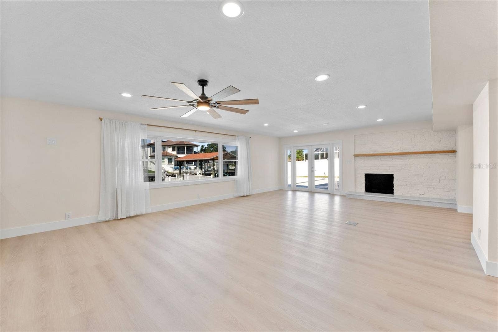 3912 FONTAINEBLEAU DRIVE, Tampa, FL 33634