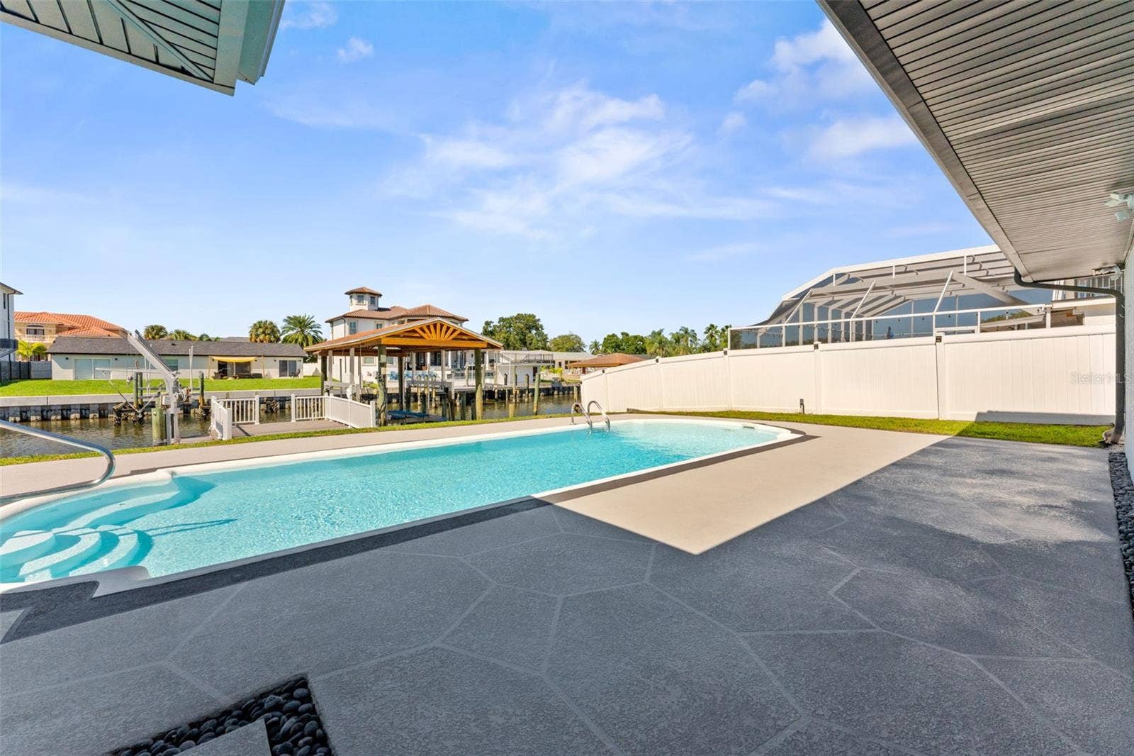 3912 FONTAINEBLEAU DRIVE, Tampa, FL 33634
