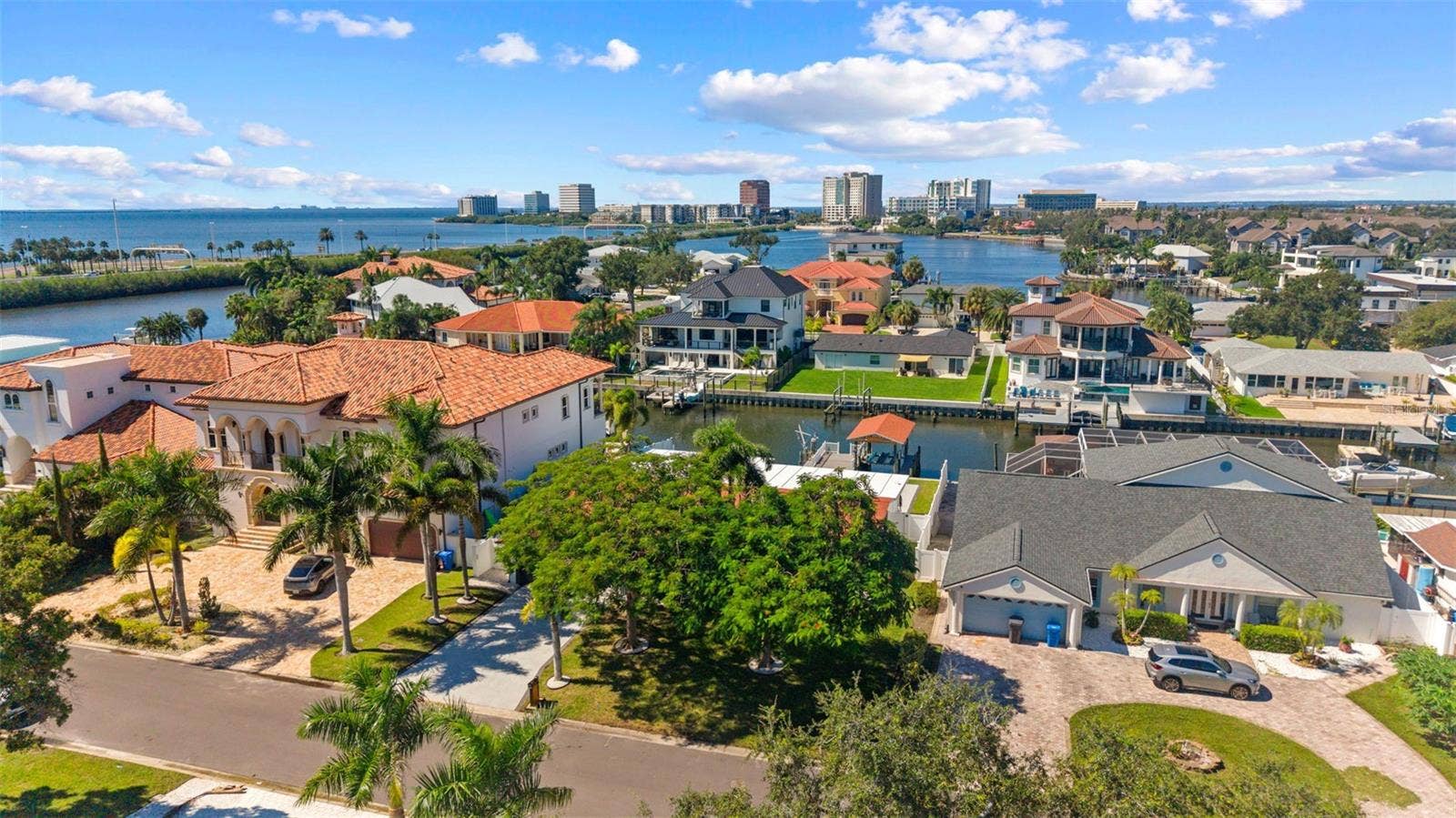 3912 FONTAINEBLEAU DRIVE, Tampa, FL 33634