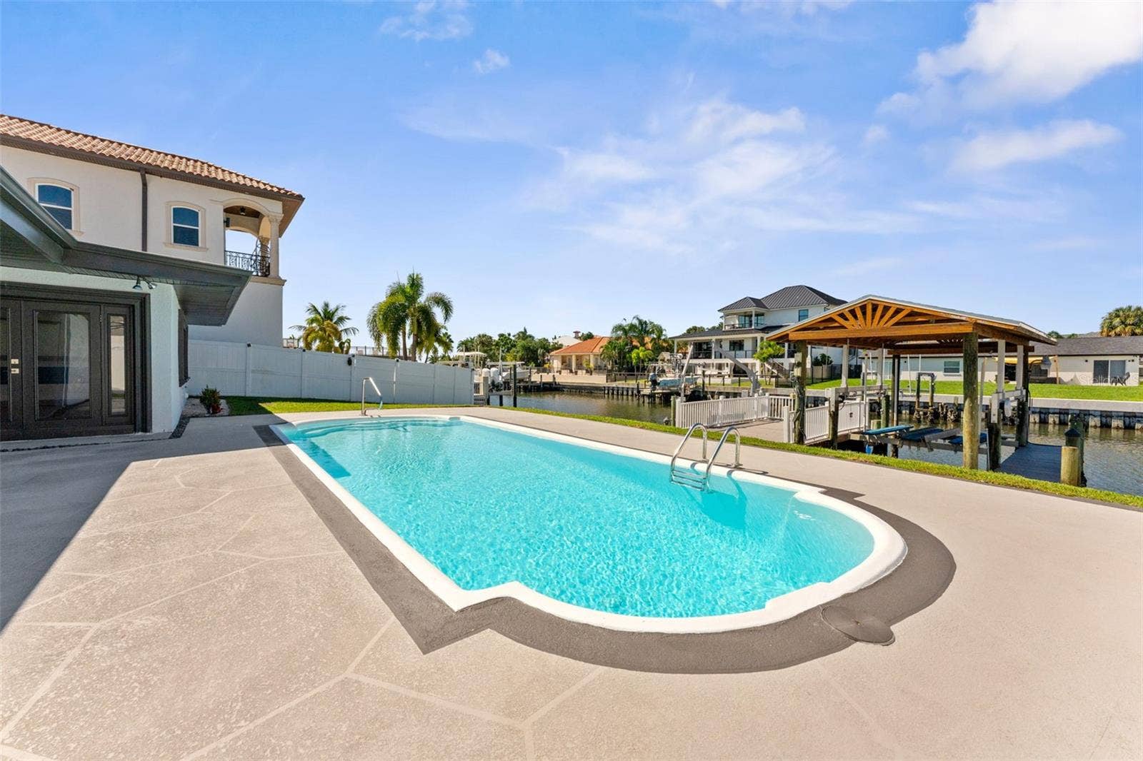 3912 FONTAINEBLEAU DRIVE, Tampa, FL 33634