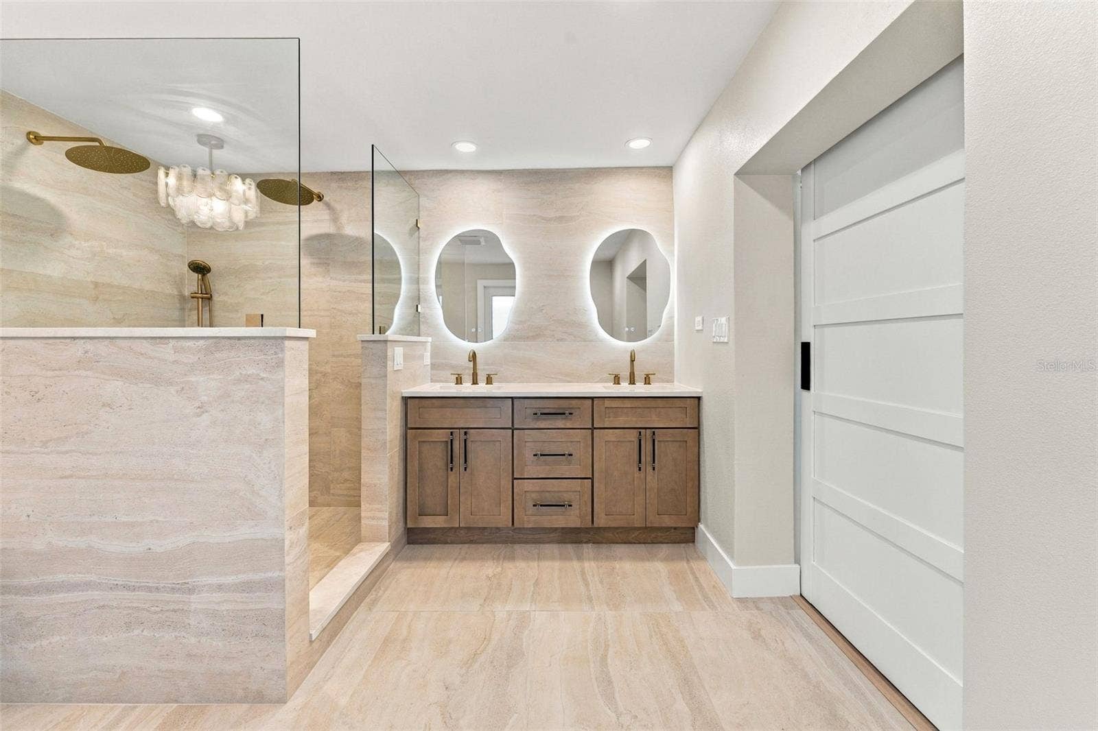 3912 FONTAINEBLEAU DRIVE, Tampa, FL 33634