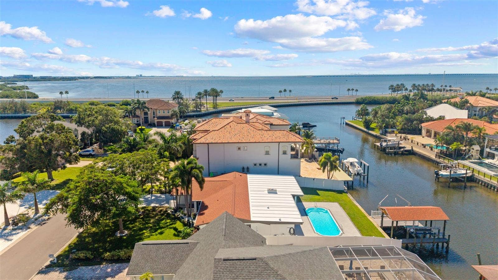 3912 FONTAINEBLEAU DRIVE, Tampa, FL 33634