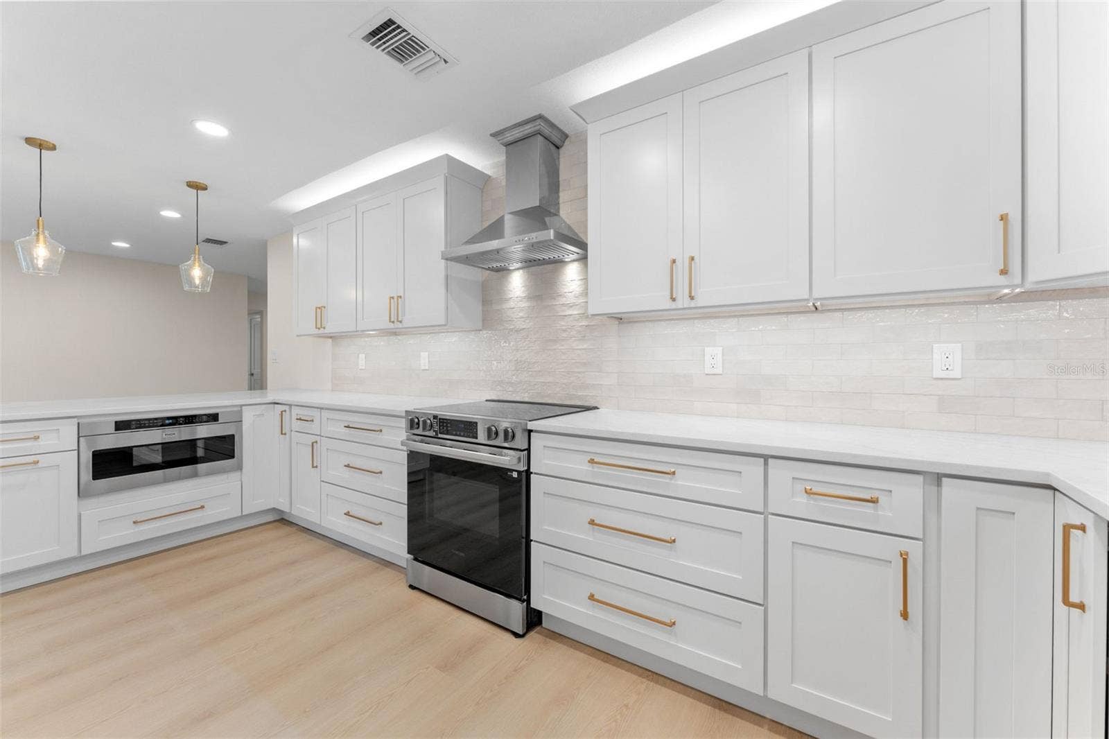 3912 FONTAINEBLEAU DRIVE, Tampa, FL 33634