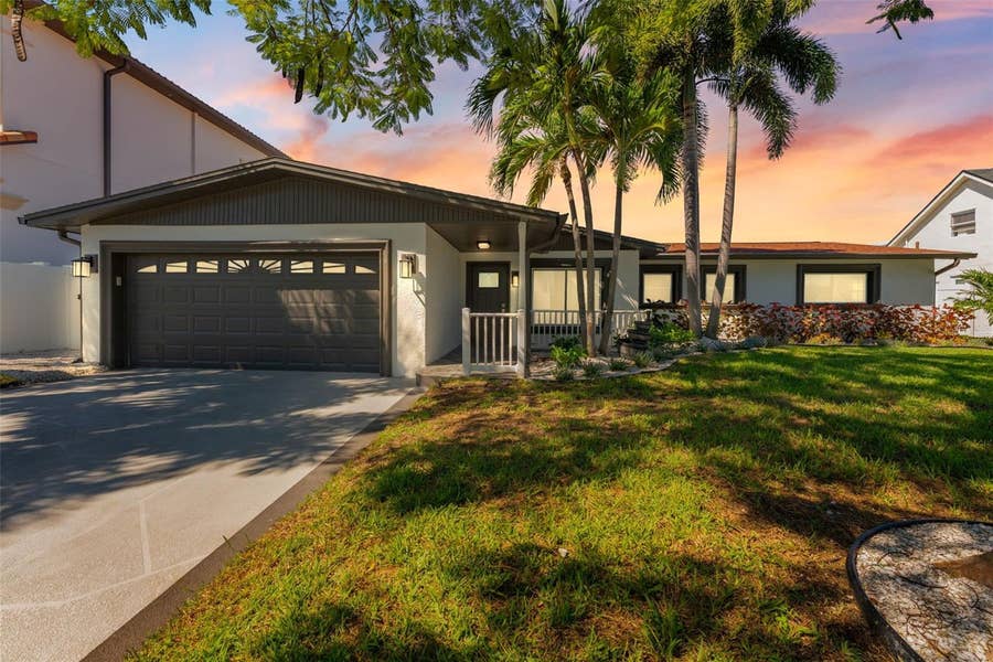 Property photo for 3912 FONTAINEBLEAU DRIVE, Tampa, FL
