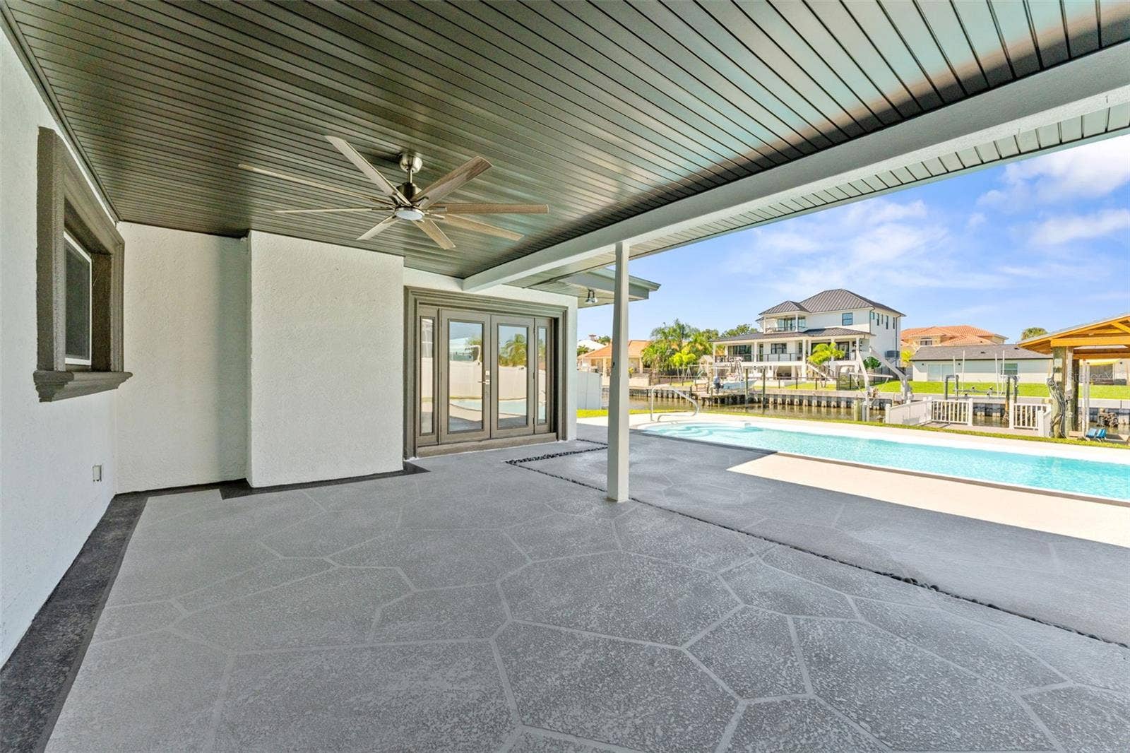 3912 FONTAINEBLEAU DRIVE, Tampa, FL 33634