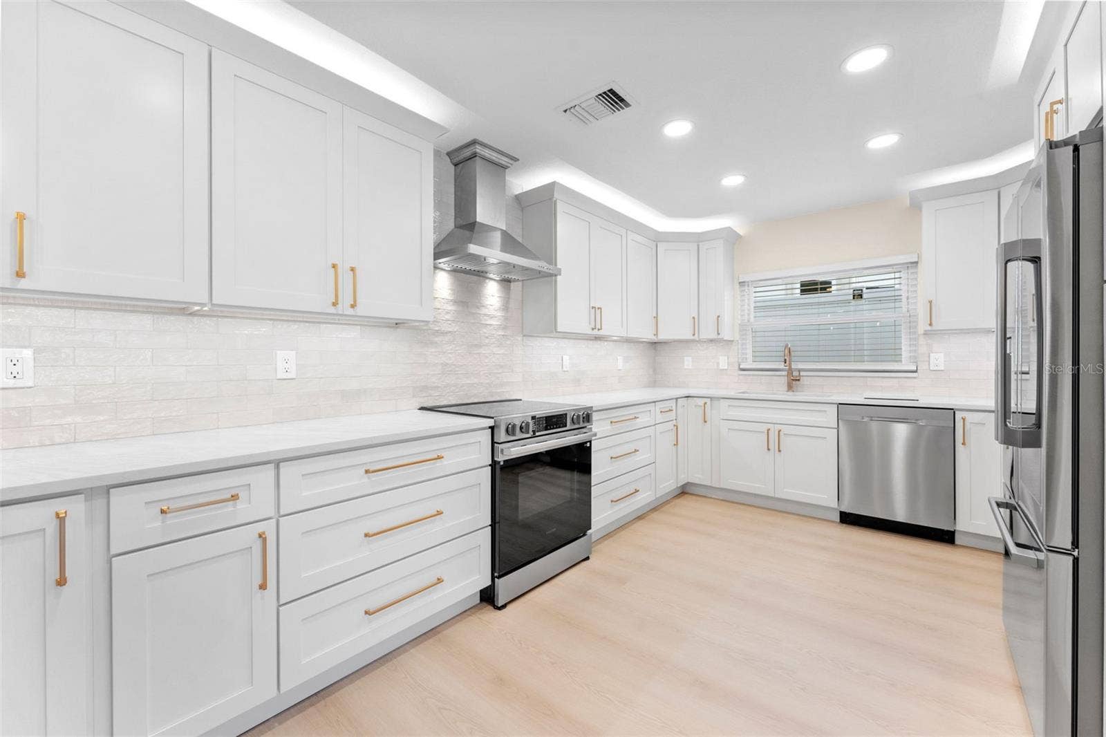 3912 FONTAINEBLEAU DRIVE, Tampa, FL 33634