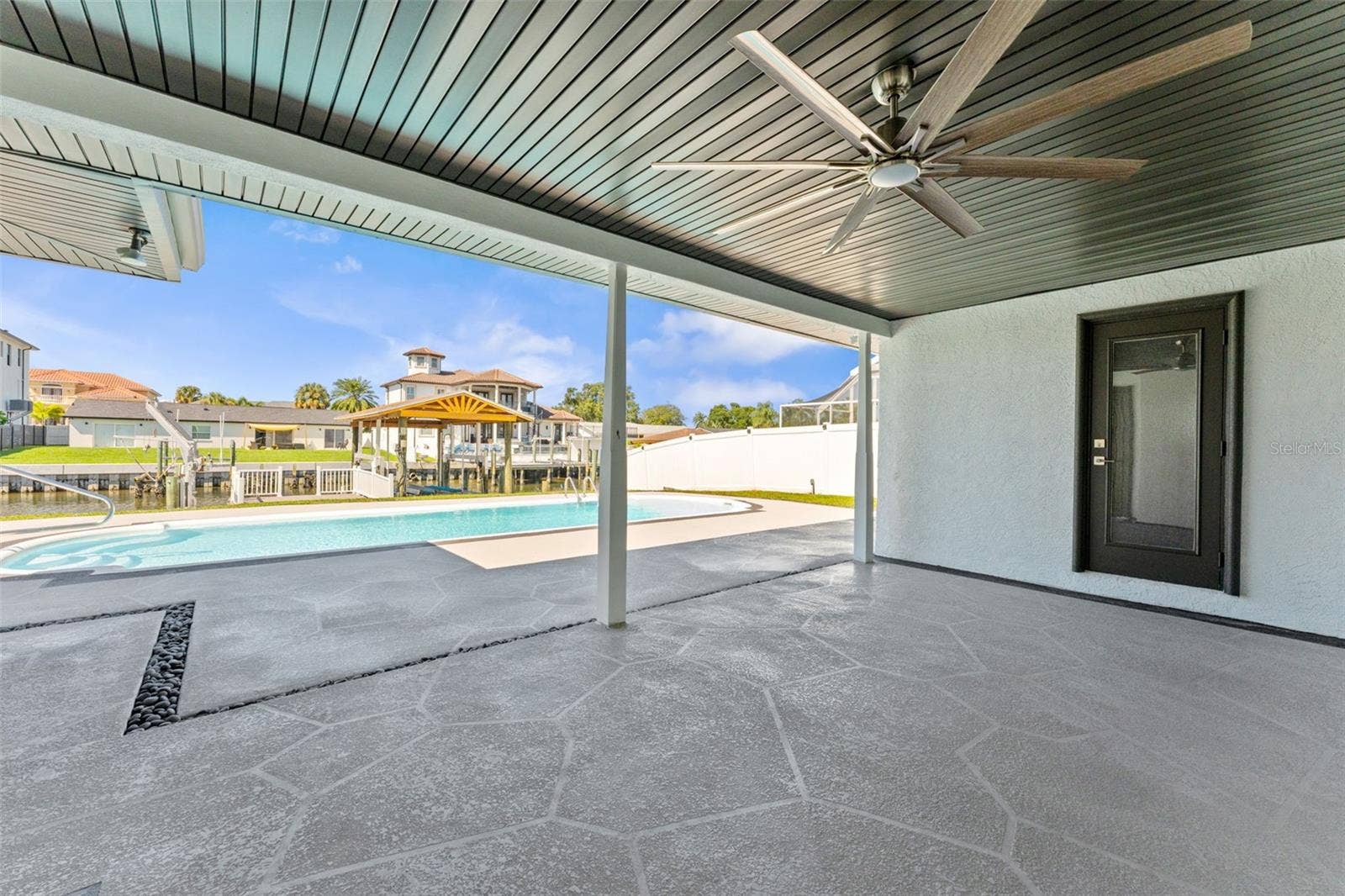 3912 FONTAINEBLEAU DRIVE, Tampa, FL 33634