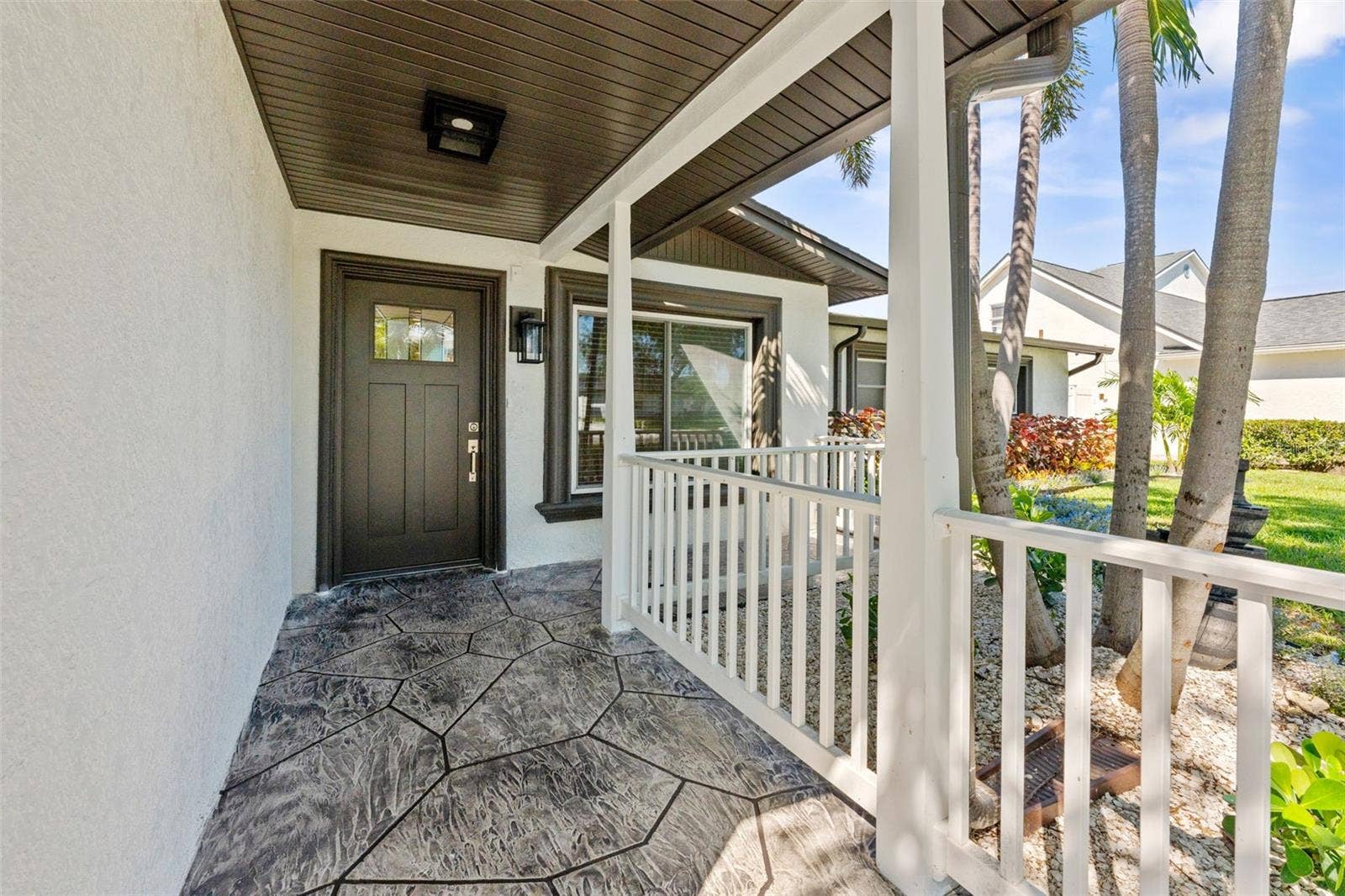 3912 FONTAINEBLEAU DRIVE, Tampa, FL 33634
