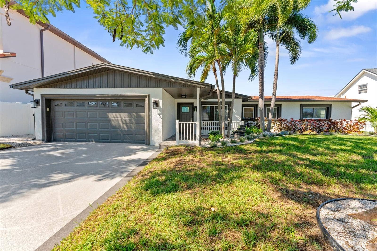 3912 FONTAINEBLEAU DRIVE, Tampa, FL 33634