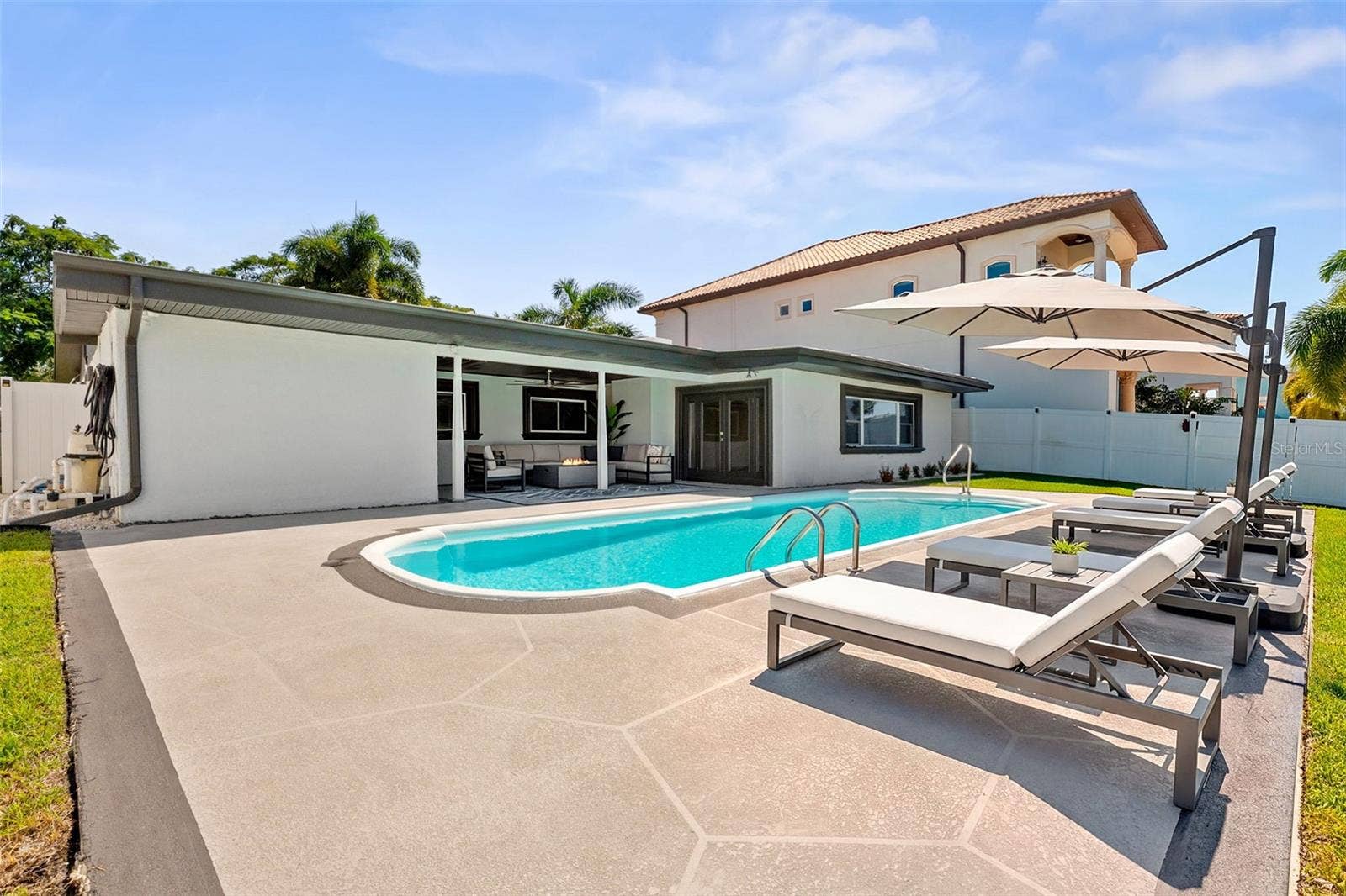 3912 FONTAINEBLEAU DRIVE, Tampa, FL 33634