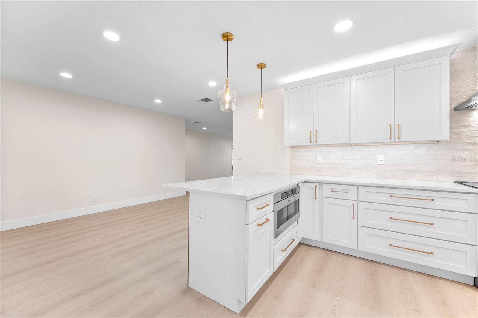 3912 FONTAINEBLEAU DRIVE, Tampa, FL 33634