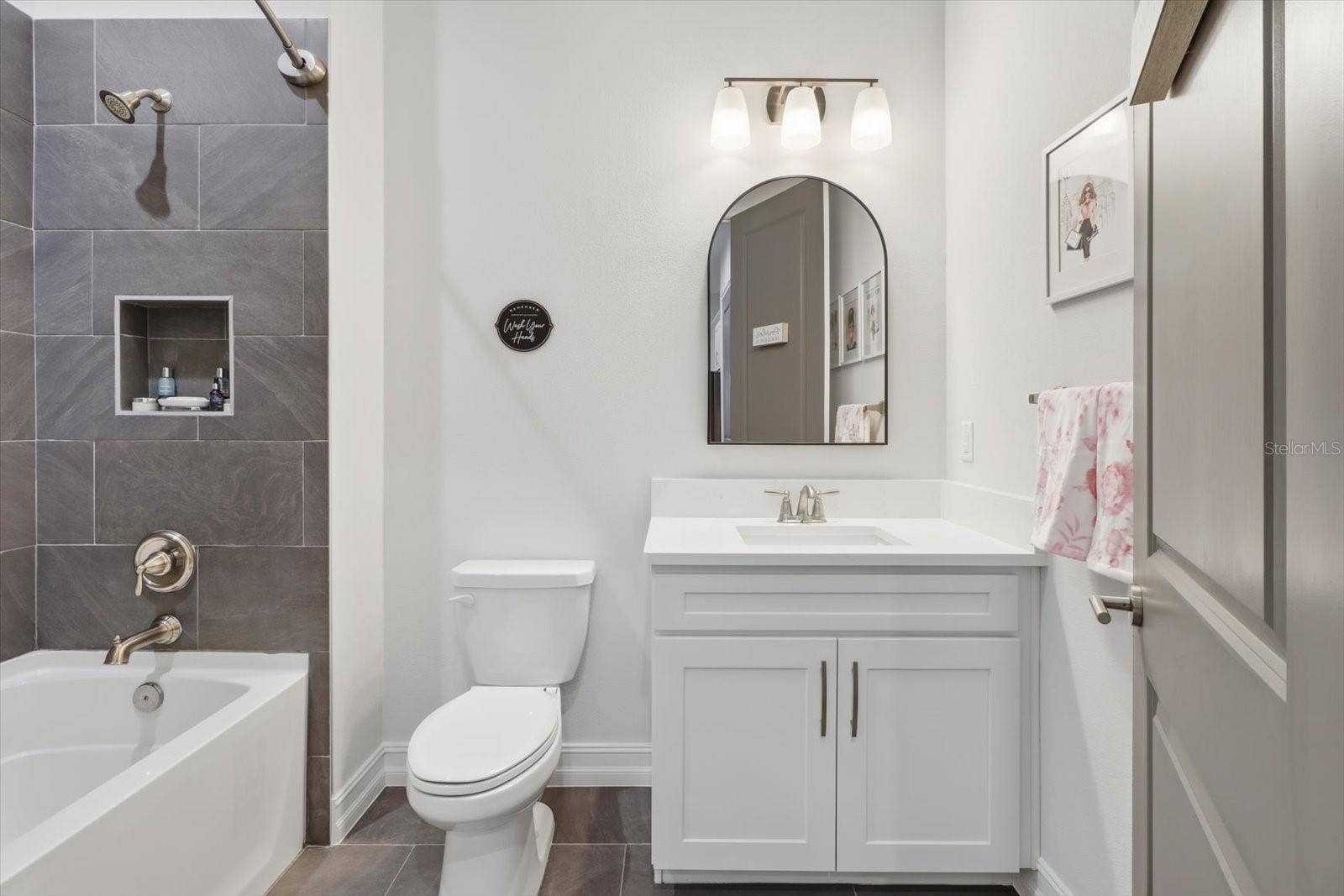 4477 MAJESTIC HILLS LOOP, Brooksville, FL 34601 Guest Bath