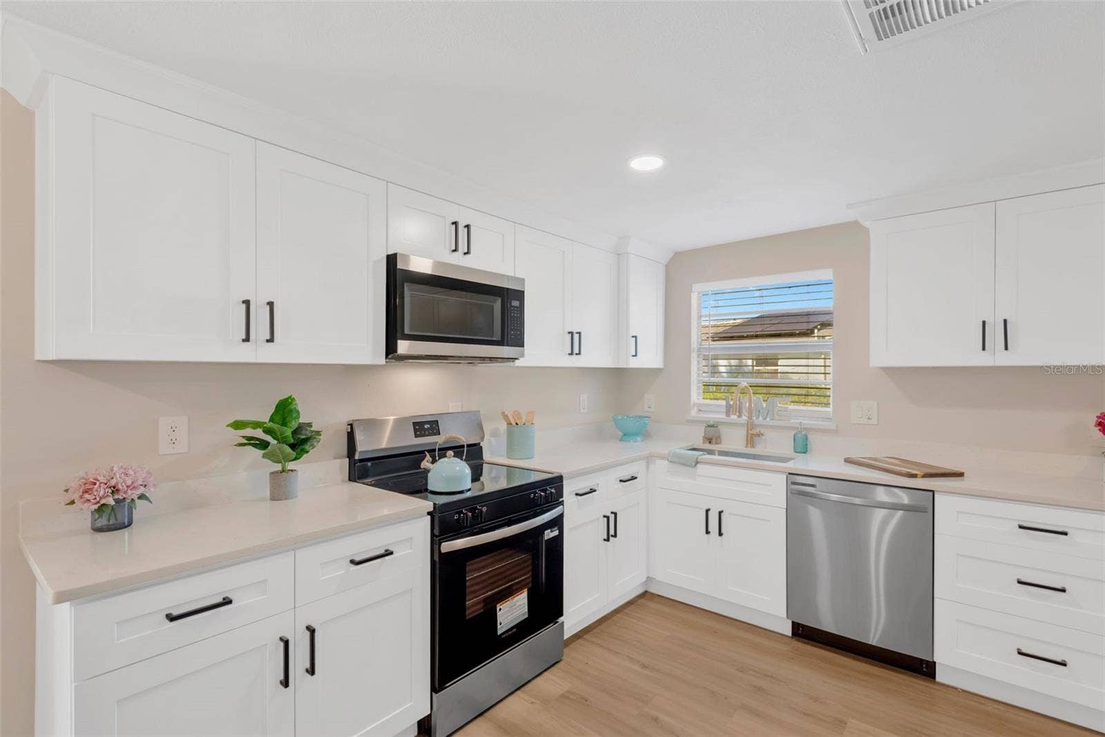 6809 VALRIE LANE, Riverview, FL 33569 6809 VALRIE LANE, Riverview, FL 33569