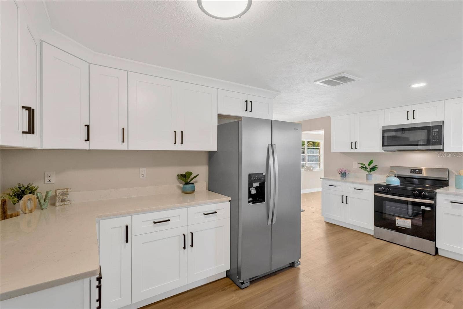 6809 VALRIE LANE, Riverview, FL 33569 6809 VALRIE LANE, Riverview, FL 33569