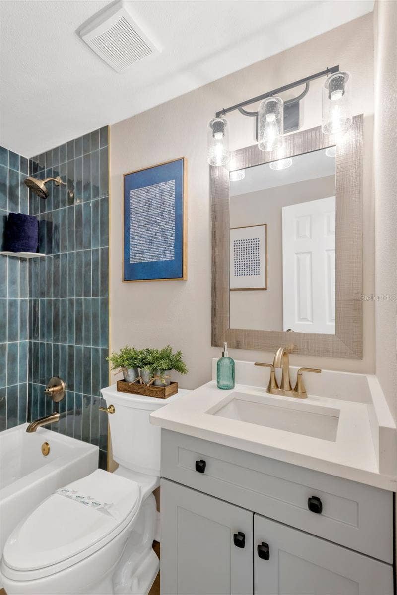 6809 VALRIE LANE, Riverview, FL 33569 6809 VALRIE LANE, Riverview, FL 33569