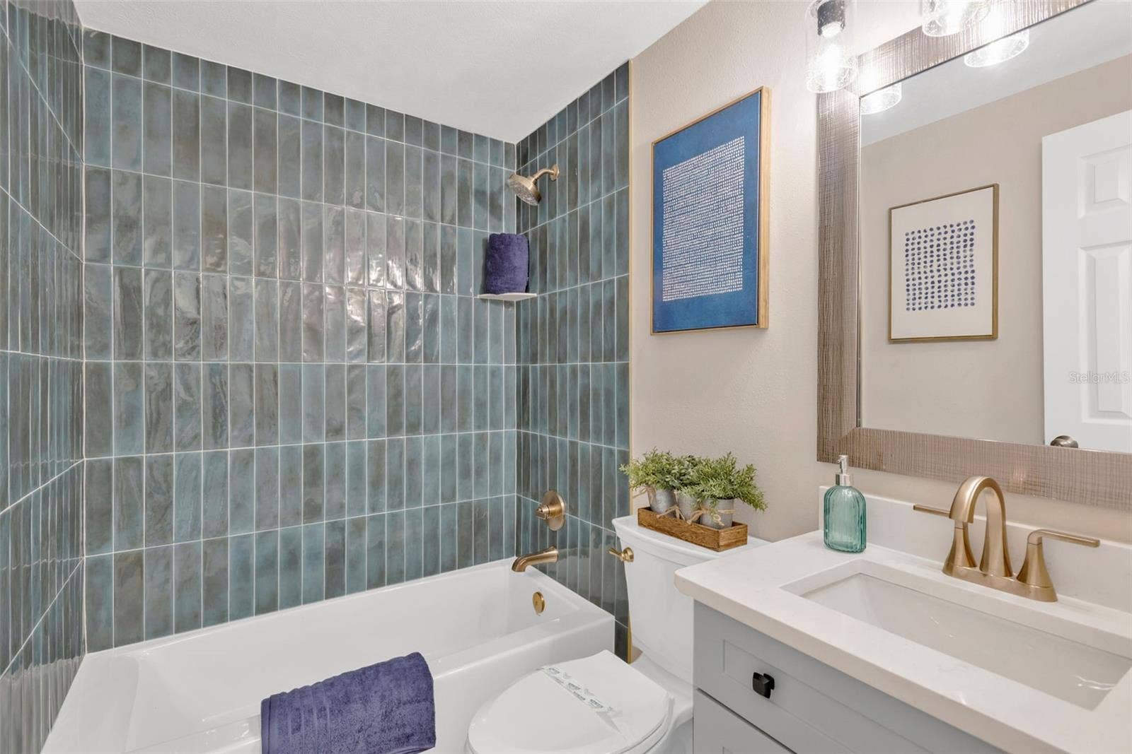 6809 VALRIE LANE, Riverview, FL 33569 6809 VALRIE LANE, Riverview, FL 33569
