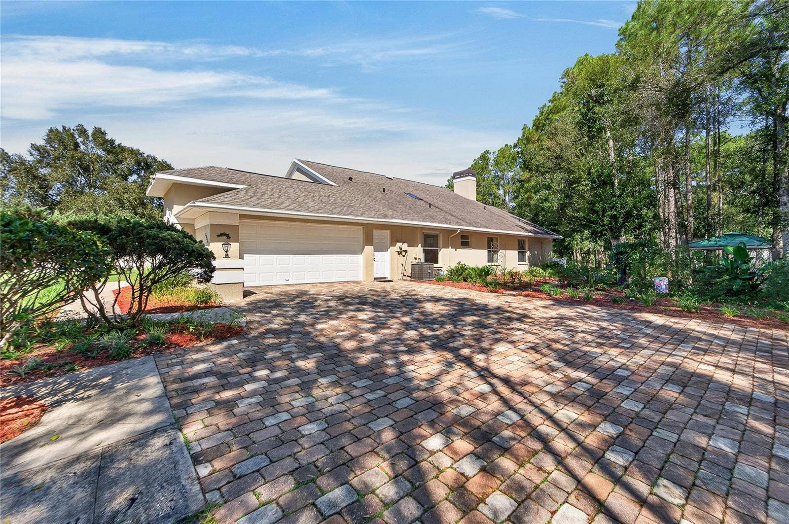 28329 LINDENHURST DRIVE, Wesley Chapel, FL 33544 Pavered Drive with lot of extra parking space