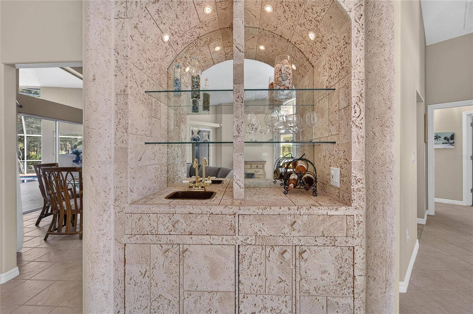 28329 LINDENHURST DRIVE, Wesley Chapel, FL 33544 Wet bar
