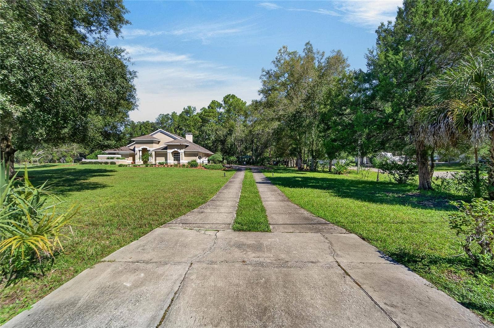 28329 LINDENHURST DRIVE, Wesley Chapel, FL 33544 Long private drive to house