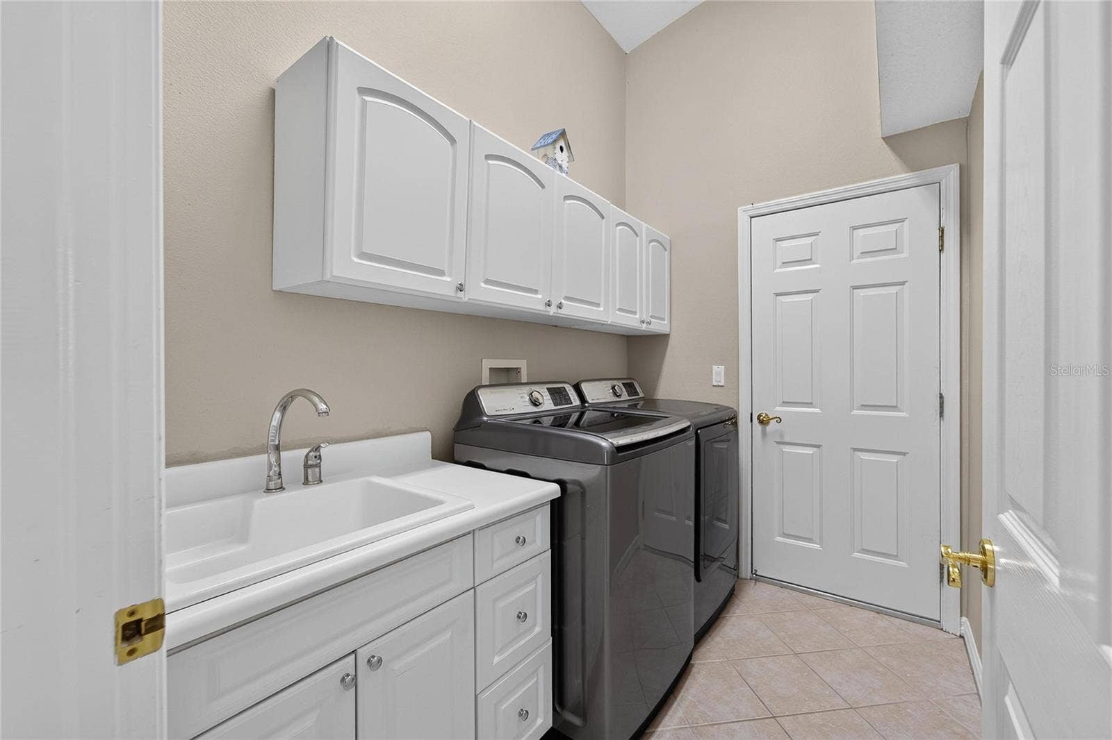 28329 LINDENHURST DRIVE, Wesley Chapel, FL 33544 Laundry Room with sink