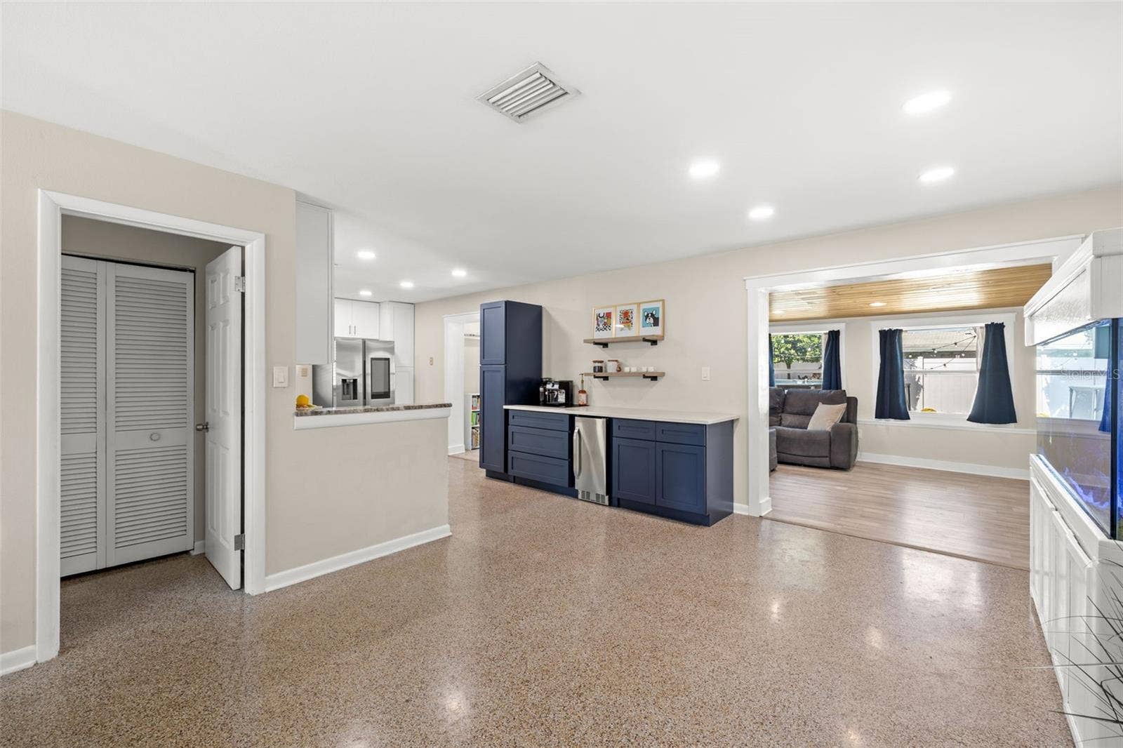 4601 W HAWTHORNE ROAD, Tampa, FL 33611 4601 W HAWTHORNE ROAD, Tampa, FL 33611