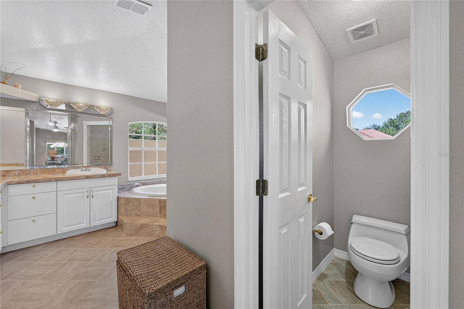 0 OLCOTT DRIVE, Wesley Chapel, FL 33544 Large en suite bathroom and two walkin closets