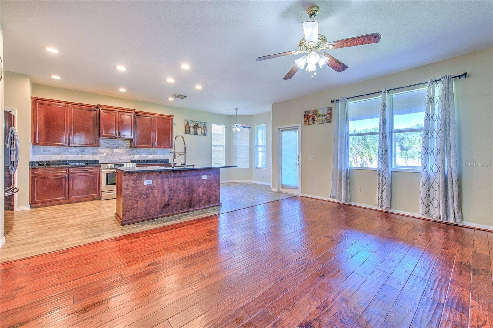 8804 SANDY PLAINS DRIVE, Riverview, FL 33578 8804 SANDY PLAINS DRIVE, Riverview, FL 33578