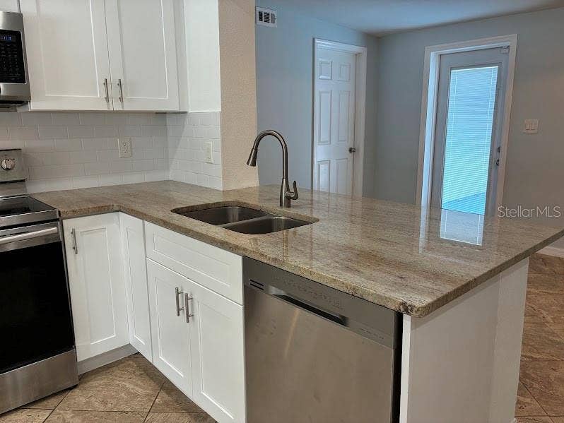 52 CYPRESS DRIVE, Palm Harbor, FL 34684 52 CYPRESS DRIVE, Palm Harbor, FL 34684
