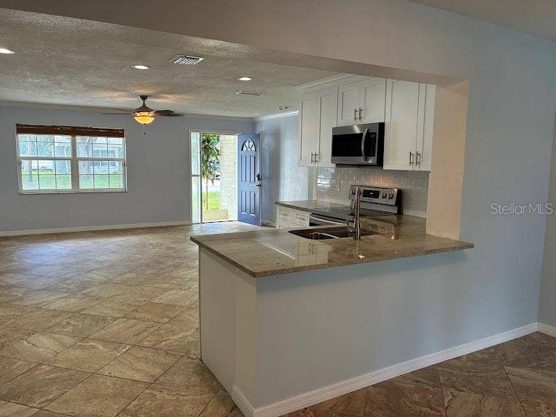 52 CYPRESS DRIVE, Palm Harbor, FL 34684 52 CYPRESS DRIVE, Palm Harbor, FL 34684