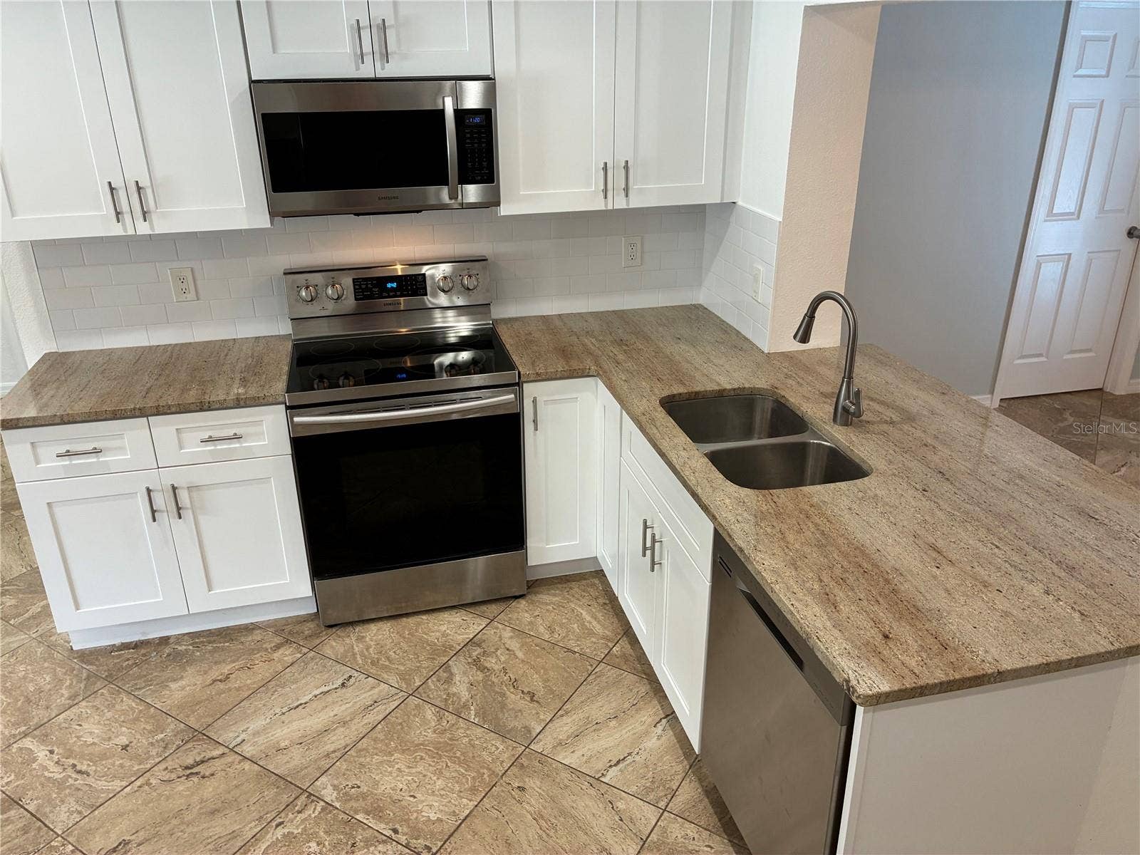 52 CYPRESS DRIVE, Palm Harbor, FL 34684 solid surface countertops