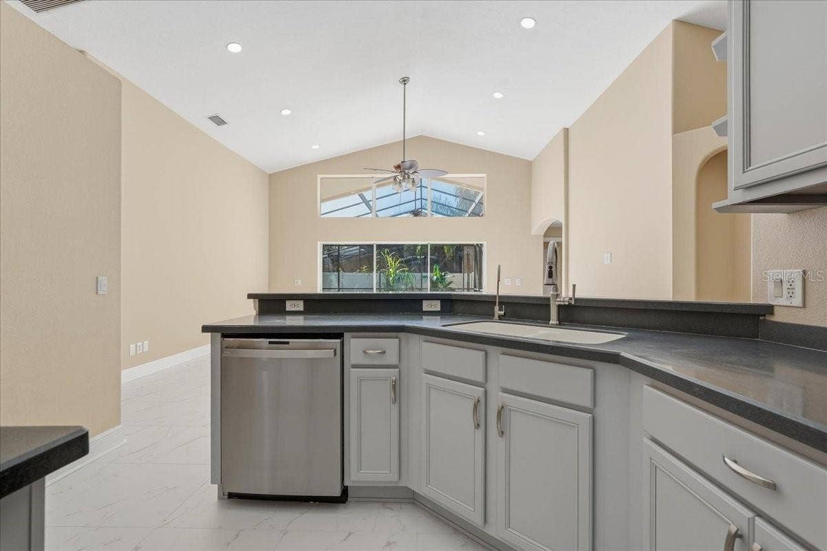 8211 CANYON CREEK WAY, Tampa, FL 33647 8211 CANYON CREEK WAY, Tampa, FL 33647