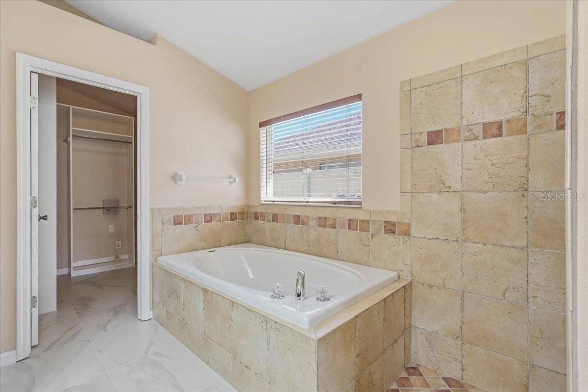 8211 CANYON CREEK WAY, Tampa, FL 33647 8211 CANYON CREEK WAY, Tampa, FL 33647