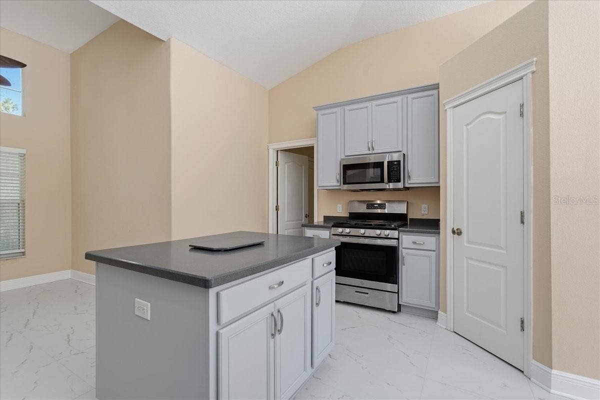 8211 CANYON CREEK WAY, Tampa, FL 33647 8211 CANYON CREEK WAY, Tampa, FL 33647