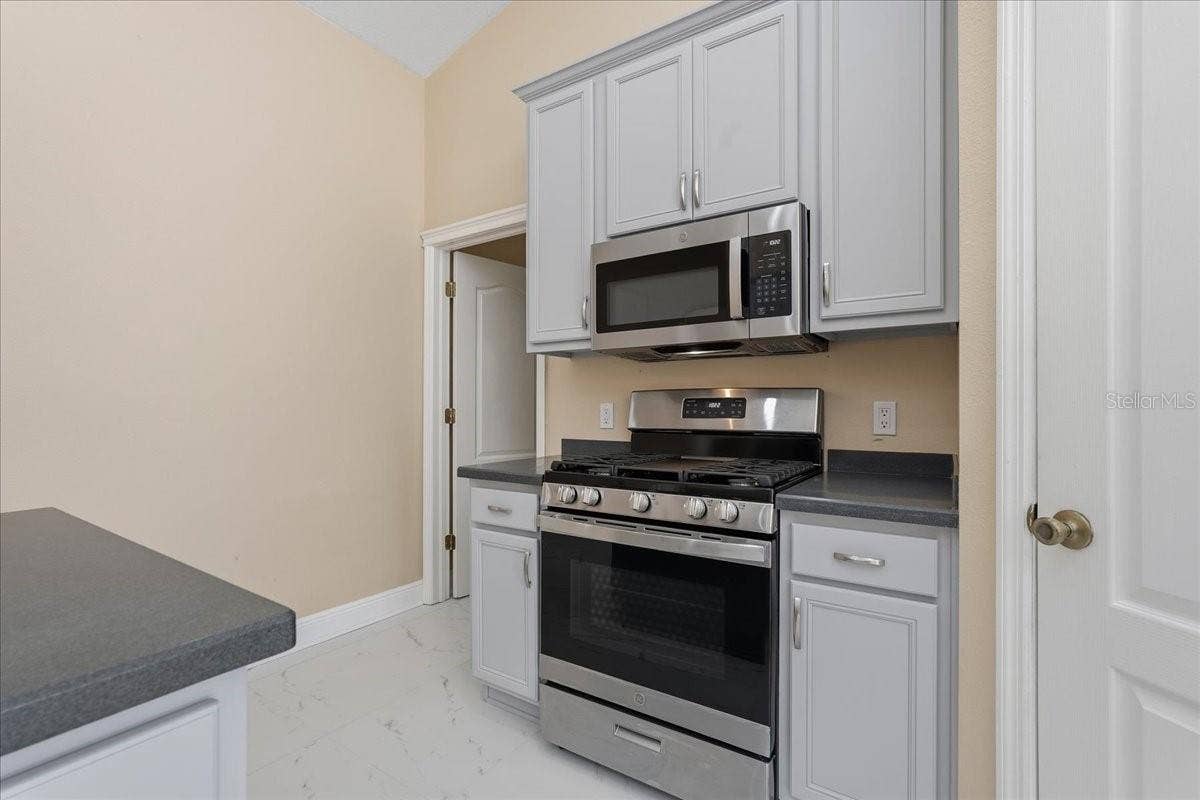 8211 CANYON CREEK WAY, Tampa, FL 33647 8211 CANYON CREEK WAY, Tampa, FL 33647